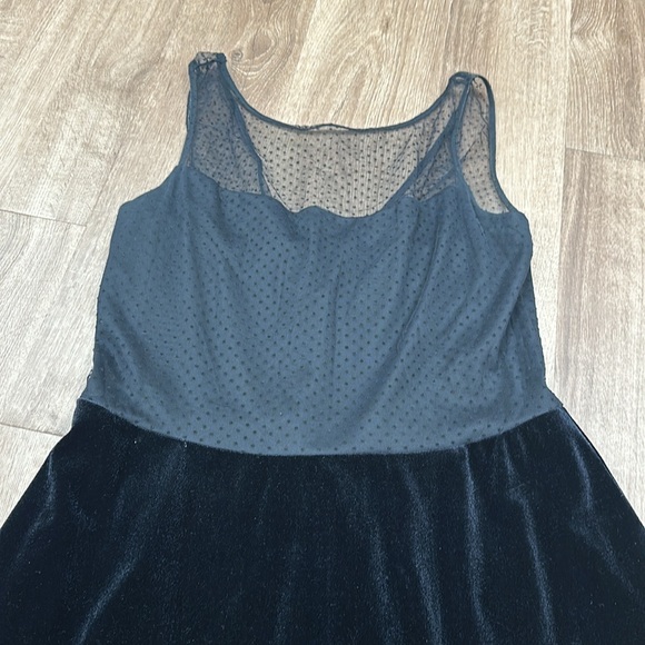 J.R. Nites by Caliendo Black velvet dress with sheer polkadot top size 16 - Picture 5 of 8